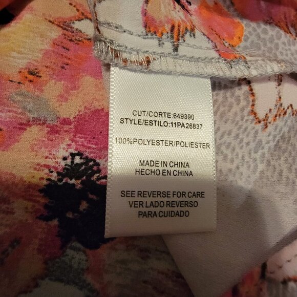 Free 2 Luv 1X open scoop neck detail.  Cold shoulder top - Picture 8 of 9